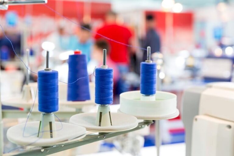 spools-of-blue-threads-on-sewing-machine-closeup-P6SU97B.jpg
